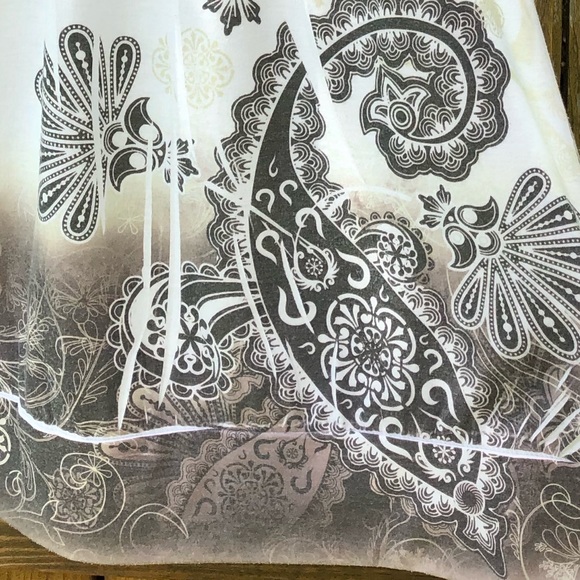 Sale! Printed Top - Picture 5 of 5